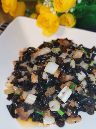 木耳芹菜肉粒的做法步骤：12