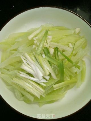 凉拌莴笋的做法步骤：3