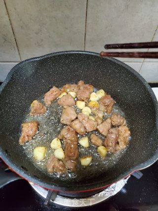 蒜子牛肉粒的做法步骤：6
