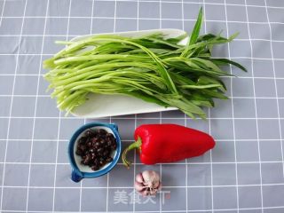 豆豉炒空心菜的做法步骤：1