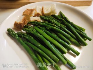 芦笋巴沙鱼沙拉的做法步骤：6
