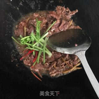 小炒牛肉的做法步骤：8