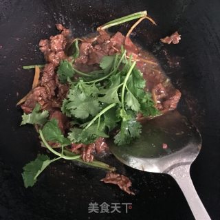 小炒牛肉的做法步骤：9