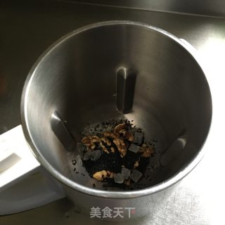 黑芝麻核桃米糊的做法步骤：2