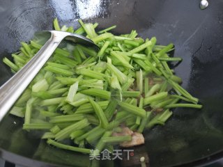 芹菜炒肉的做法步骤：6