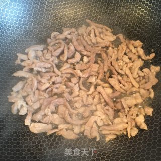 香葱肉丝烧蚕豆的做法步骤：2