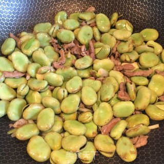 香葱肉丝烧蚕豆的做法步骤：4