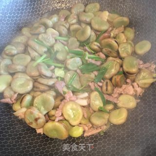 香葱肉丝烧蚕豆的做法步骤：6