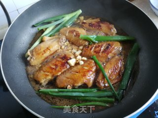 蒜香蜜汁煎中翅的做法步骤：7