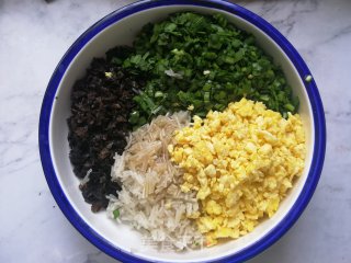 韭菜木耳鸡蛋粉条包的做法步骤：13