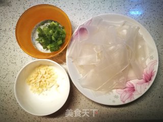 酱油炒宽粉的做法步骤：1