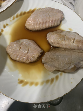 自制煎鸡中翅的做法步骤：1