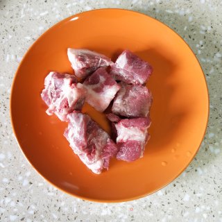猪骨瑶柱冬瓜汤的做法步骤：1
