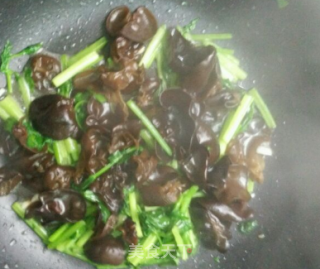 芹菜炒木耳的做法步骤：6