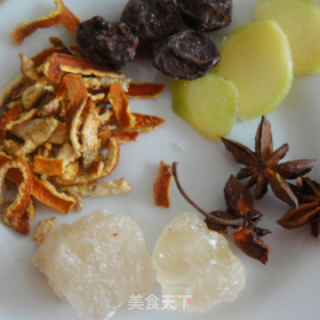 话梅陈皮猪手的做法步骤：1