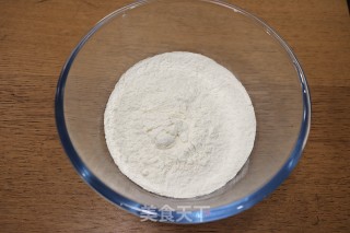 葱花饼的做法步骤：1