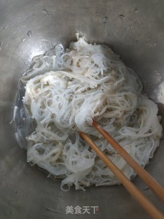 酸辣粉丝的做法步骤：2