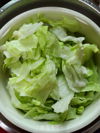 干辣椒蒜片炒西生菜的做法步骤：3