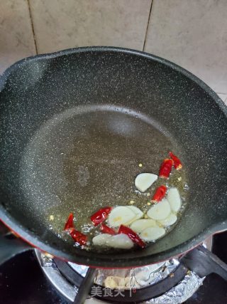 干辣椒蒜片炒西生菜的做法步骤：4