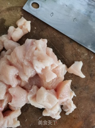 滑炒鸡胸肉的做法步骤：1