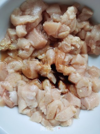 滑炒鸡胸肉的做法步骤：2
