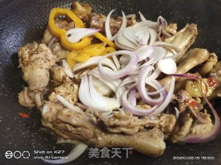 洋葱焖土鸡的做法步骤：5