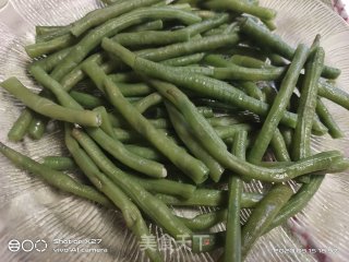 豆角圣女果拌韩式炸鸡沙拉的做法步骤：6