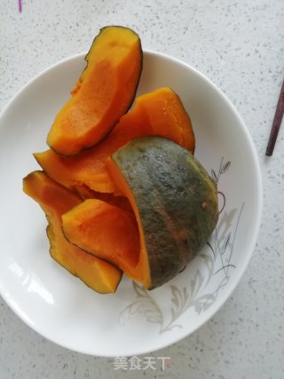 南瓜发饼的做法步骤：1