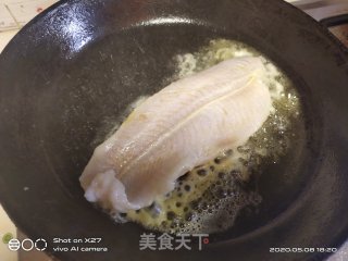 红椒烧巴沙鱼的做法步骤：3