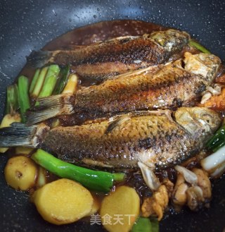 红烧小鲫鱼的做法步骤：6