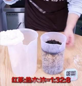 奶茶店备料技巧-红茶汤的调制的做法步骤：1