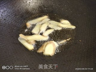 蒜薹烧土鸡的做法步骤：3