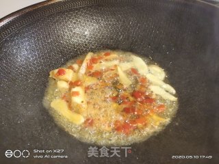 蒜薹烧土鸡的做法步骤：4