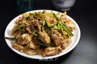 蒜薹烧土鸡的做法步骤：12