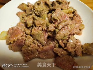 芹菜炒牛肉的做法步骤：4