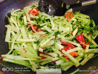 芹菜炒牛肉的做法步骤：6