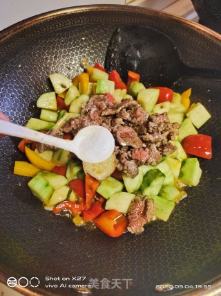 牛肉炒黄瓜的做法步骤：8