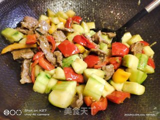 牛肉炒黄瓜的做法步骤：10