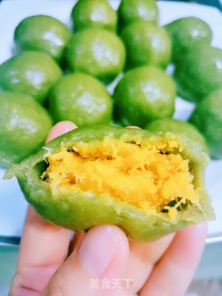 咸蛋黄肉松青团的做法步骤：13