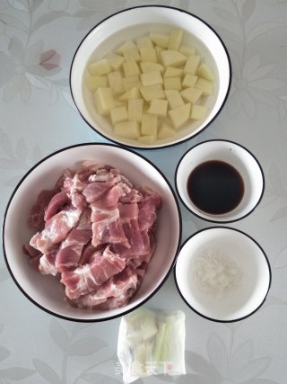 梅花肉炖土豆的做法步骤：3