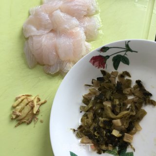 酸菜烧龙利鱼的做法步骤：1
