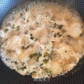 酸菜烧龙利鱼的做法步骤：4