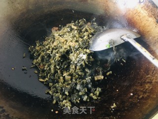 雪里蕻炒牛肉丁的做法步骤：7