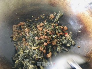 雪里蕻炒牛肉丁的做法步骤：8