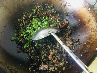 雪里蕻炒牛肉丁的做法步骤：9