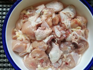 香菇玉米炖鸡腿的做法步骤：1