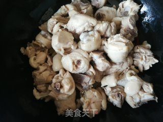 香菇玉米炖鸡腿的做法步骤：6
