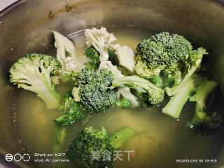 通心意大利粉西蓝花沙拉的做法步骤：3
