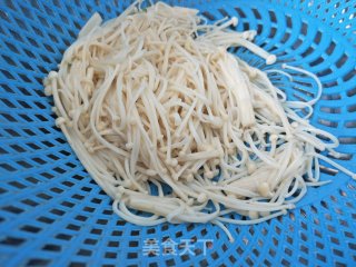 凉拌金针菇的做法步骤：4