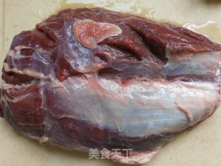 辣卤牛肉的做法步骤：1